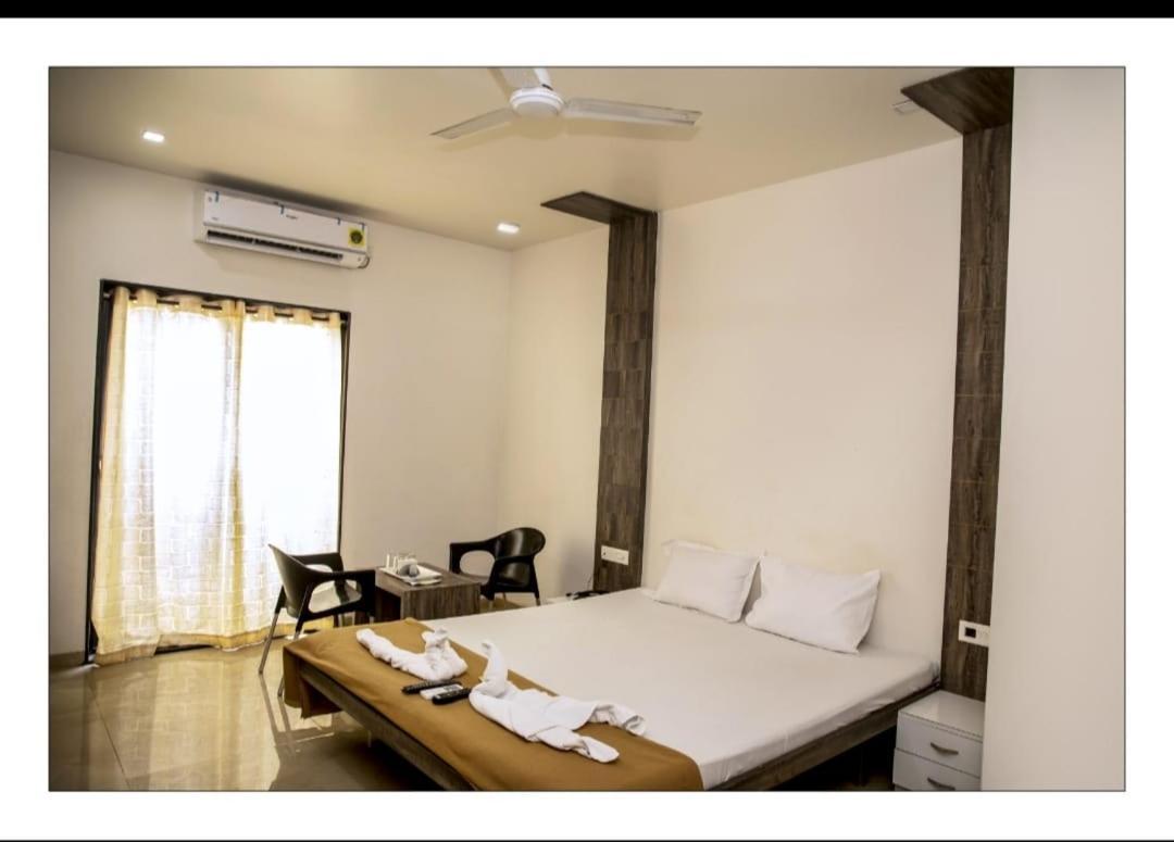 Hotel Sangram Palace Shirur Exterior foto
