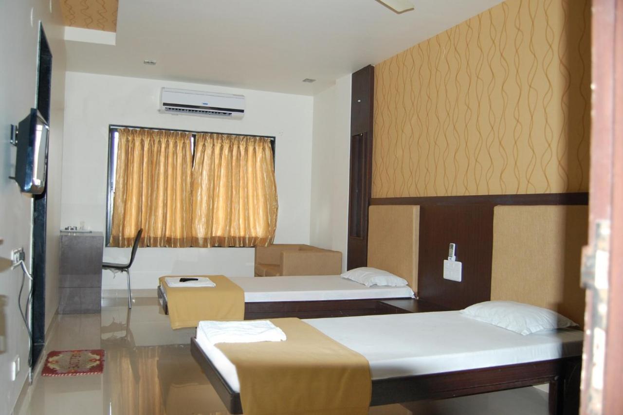 Hotel Sangram Palace Shirur Exterior foto
